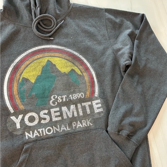 Yosemite National Park Hoodie Pullover Sweatshirt Men Size Small New Tags - Picture 2 of 3